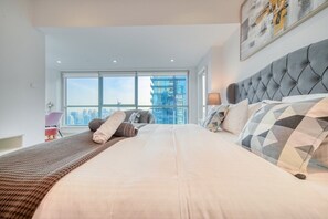 Deluxe appartement, privébadkamer, uitzicht op jachthaven (3 Bed) | 3 slaapkamers