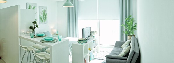 TV - Domus da Ria, Alboi - Modern Loft in Aveiro City Center (Aveiro)