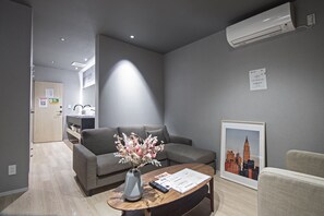 Elite Apartment | Living room | 25-inch flat-screen TV with cable channels - Shinmachi-Near the station-OSAKA (Osaka)