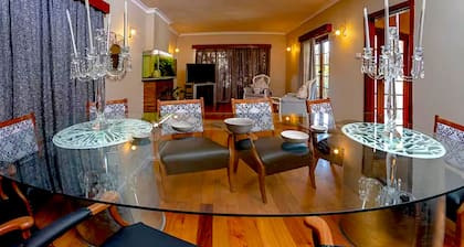 Munro House l Family-Friendly City Getaway with Ocean Views l Sleeps 8