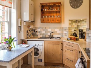 Cookware/dishes/utensils