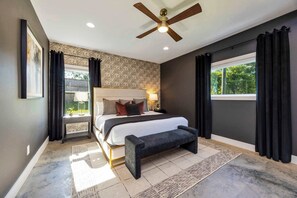4 bedrooms, desk, iron/ironing board, WiFi