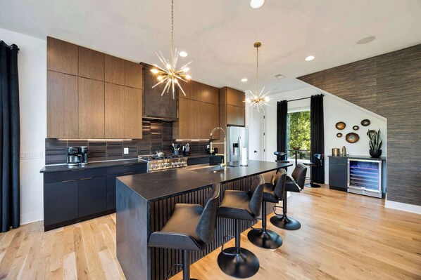 Fridge, stovetop, dishwasher, coffee/tea maker - Modern Stunner! Rooftop Views,5 min to DT,Hot Tub (Nashville)