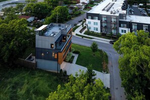 Exterior - Modern Stunner! Rooftop Views,5 min to DT,Hot Tub (Nashville)