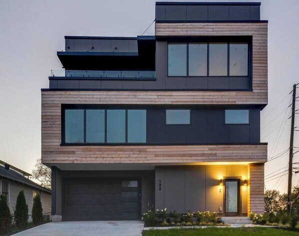 Exterior - Modern Stunner! Rooftop Views,5 min to DT,Hot Tub (Nashville)