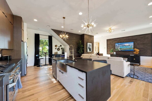 Fridge, stovetop, dishwasher, coffee/tea maker