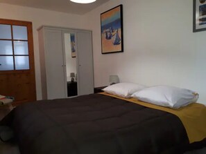 3 chambres, fer et planche Ă repasser, Wi-Fi gratuit, draps fournis