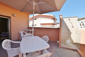 تناول الطعام بالخارج