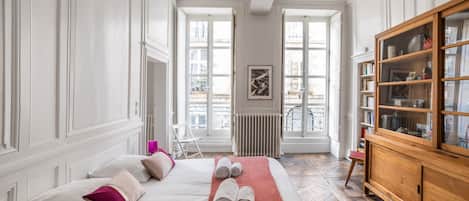 2 chambres, bureau, fer et planche Ă repasser, accĂšs au Wi-Fi (inclus)