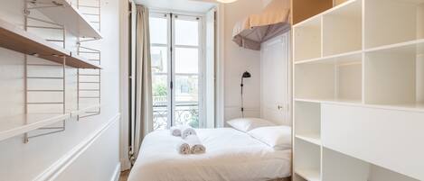 4 habitaciones, tabla de planchar con plancha y wifi gratis