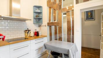 Réfrigérateur, micro-ondes, four, lave-vaisselle