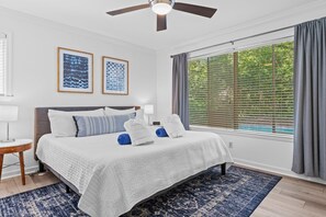 3 bedrooms, desk, iron/ironing board, travel crib