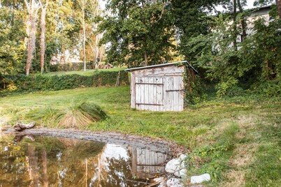 Vacation apartment directly on the lake with private access.
