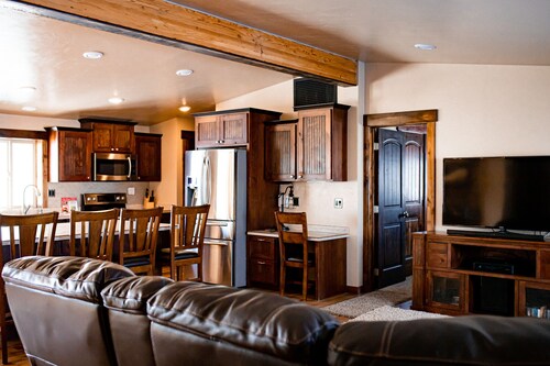 Newly Remodeled w/ Hot Tub 50 Minutes from Parks!