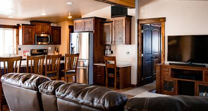 Newly Remodeled w/ Hot Tub 50 Minutes from Parks!