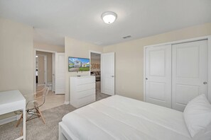 8 bedrooms, travel cot, WiFi, bed sheets