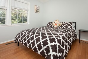 2 bedrooms, in-room safe, desk, iron/ironing board