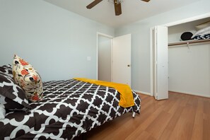 2 bedrooms, in-room safe, desk, iron/ironing board