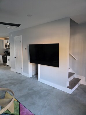 Interior - Stylish & Spacious ★ Pets OK ★ Monthly Townhome (Carrboro)