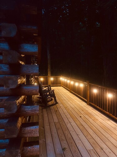 Lodge Located on the  Pentwater River !