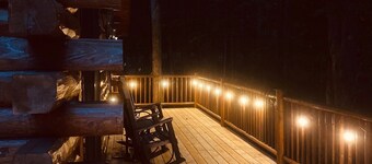 Lodge Located on the  Pentwater River !