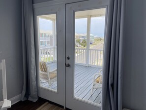 Interior - Fall Just Reduced! Steps to pool, easy beach access (Gulf Shores)