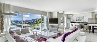 MAGNIFICENT 5* CONTEMPORARY VILLA WITH SEA VIEW CLOSE TO SAINT TROPEZ, 29° pool