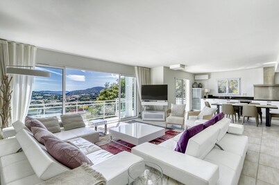 MAGNIFICENT 5* CONTEMPORARY VILLA WITH SEA VIEW CLOSE TO SAINT TROPEZ, 29° pool