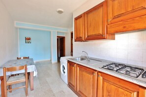 Fridge, microwave, stovetop