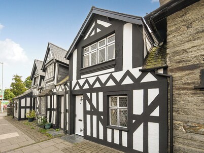 Bwthyn Llys (Machynlleth Old Court House)