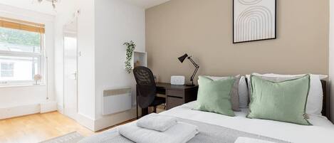 Fer et planche à repasser, Wi-Fi gratuit, draps fournis