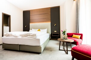Deluxe Double Room | Hypo-allergenic bedding, minibar, in-room safe, desk