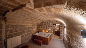 Suíte luxo | Banheiro | Produtos de toalete grátis, secador de cabelo, roupões de banho