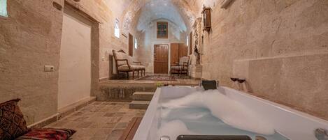 Elite Suite | Soundproofing, free WiFi, bed sheets