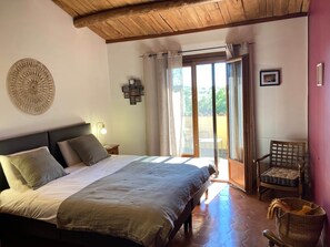 5 chambres, fer et planche à repasser, lit parapluie, Wi-Fi gratuit