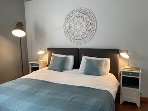 5 chambres, fer et planche à repasser, lit parapluie, Wi-Fi gratuit
