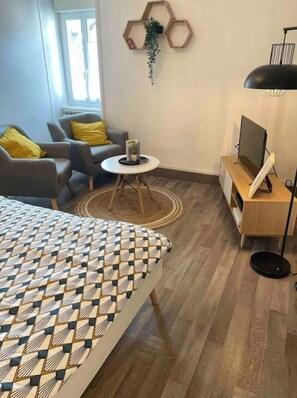 1 chambre, fer et planche à repasser, Wi-Fi gratuit