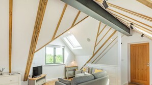 Living area - 1 bedroom accommodation in Ongar (Ongar)
