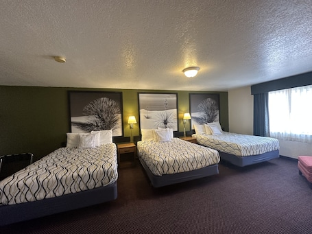 Economy Triple Room, Multiple Beds, Non Smoking | Desk, iron/ironing board, free WiFi, bed sheets