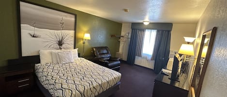 Basic enkelrum - 1 queensize-säng - icke-rökare | Skrivbord, strykjärn/strykbräda, gratis wi-fi och sängkläder