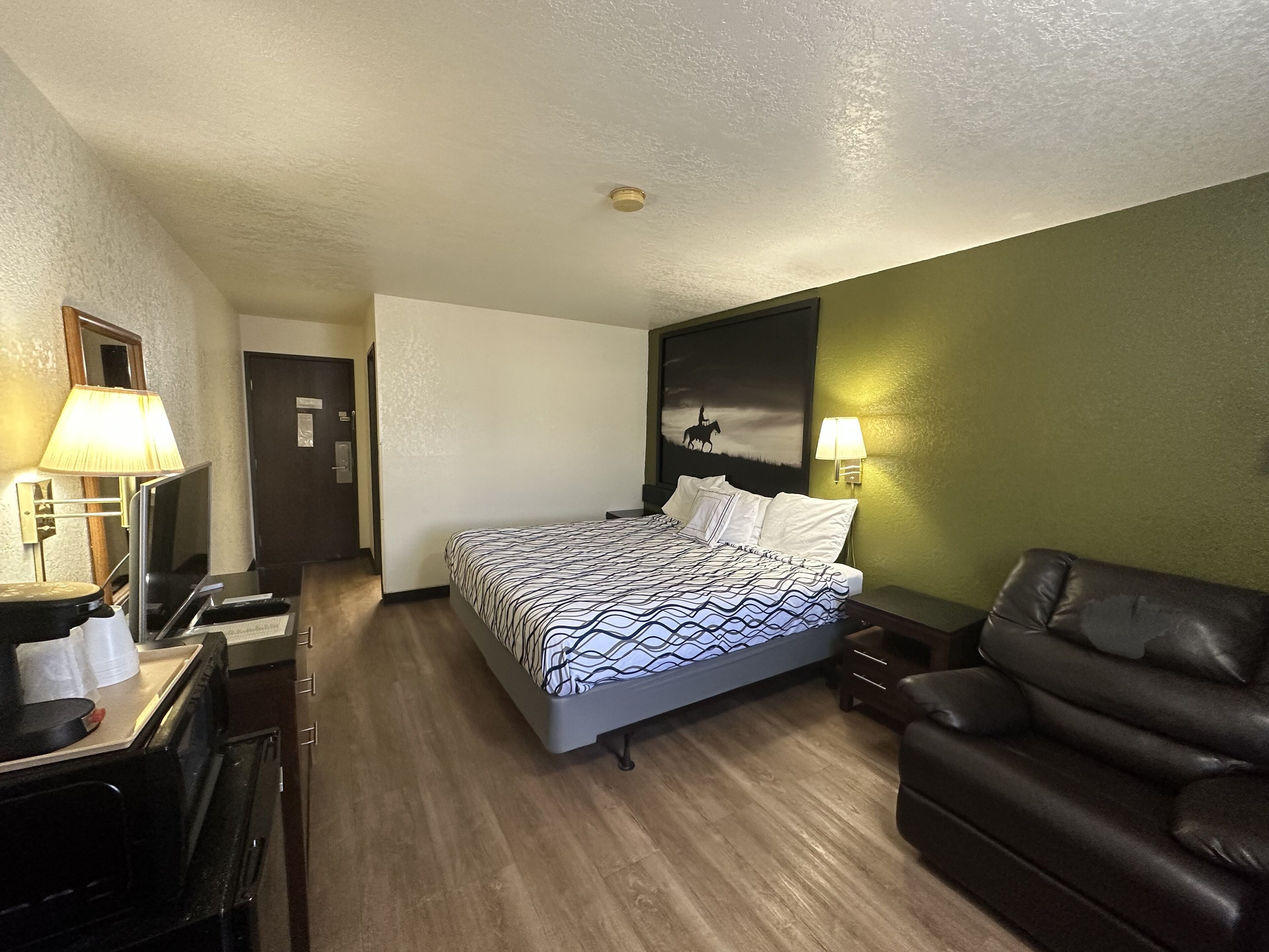 economy single room, 1 king bed, non smoking | desk, iron/ironing board, free wifi, bed sheets