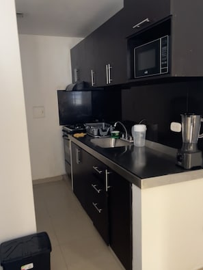Microondas, horno, cafetera y tetera y tostadora