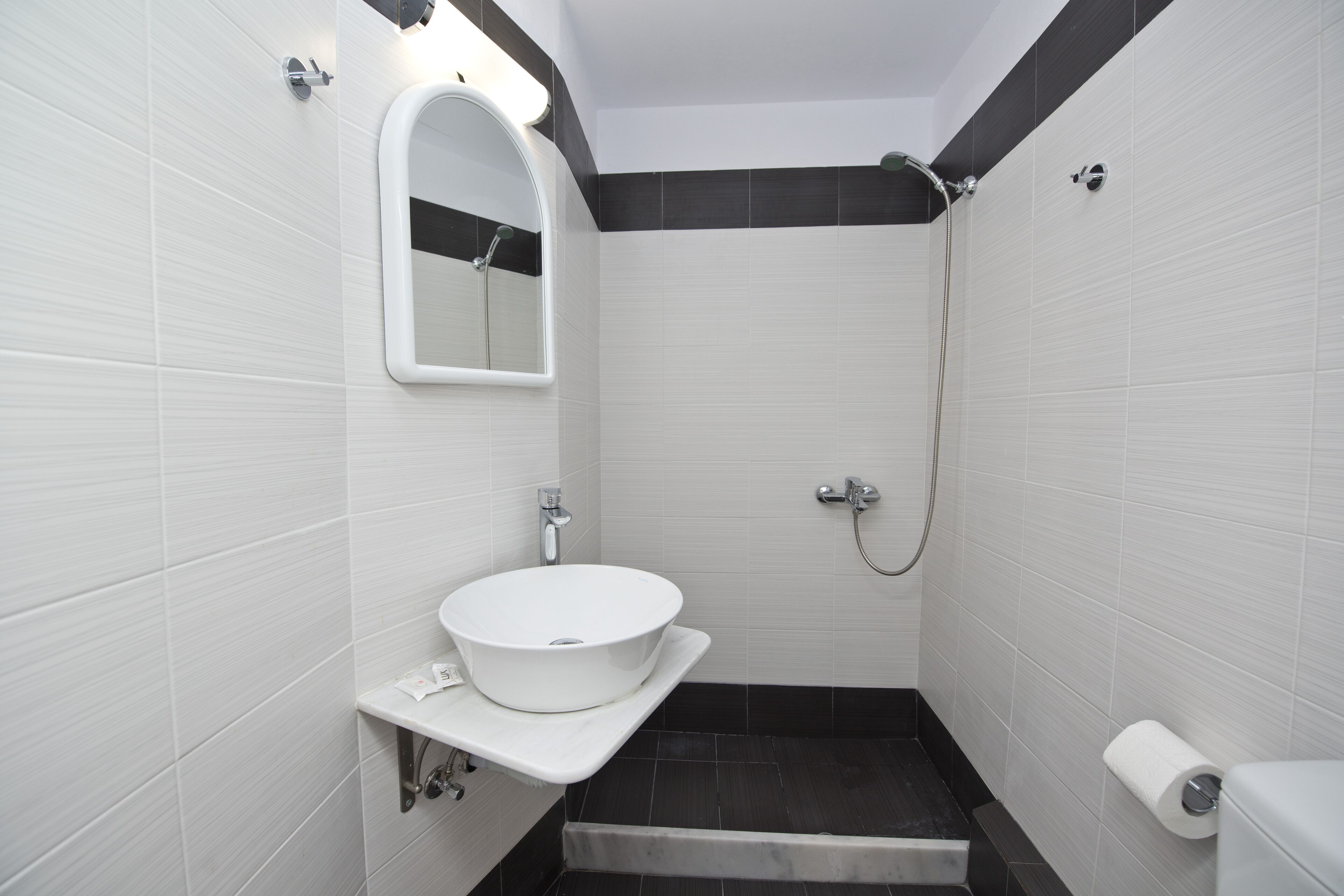 Photo - Karboni Hotel