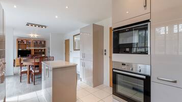 Dishwasher, high chair