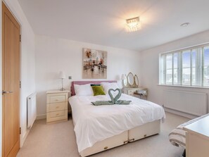 7 bedrooms, free WiFi, bed sheets