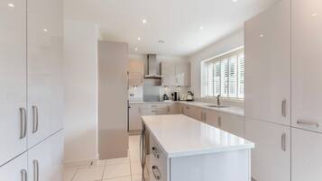 Lave-vaisselle, chaise haute