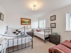 7 bedrooms, free WiFi, bed sheets