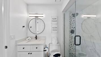 Apartment | Bathroom