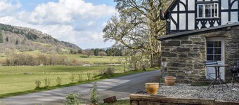 Crogen Gatehouse Lodge