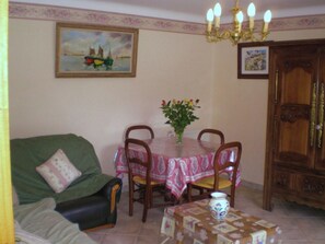 Dining - 3 Bedroom Private vacation home in Guengat (Guengat)